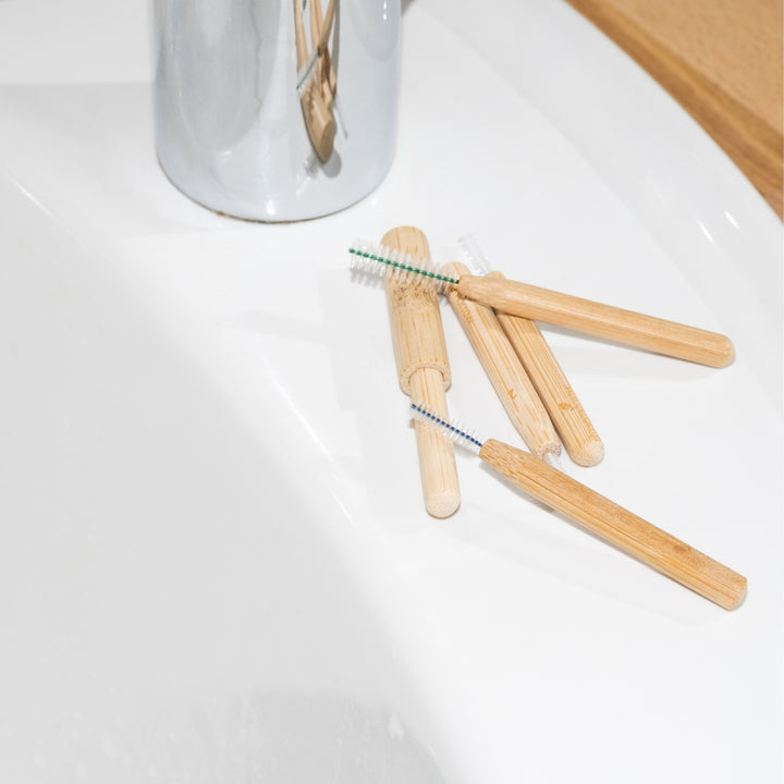 Interdentalbürsten aus Bambus (6 Stück) mit Schutzkappe